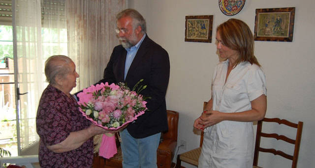 Ramos visita a dos vecinas de Talavera que han cumplido los 100 años