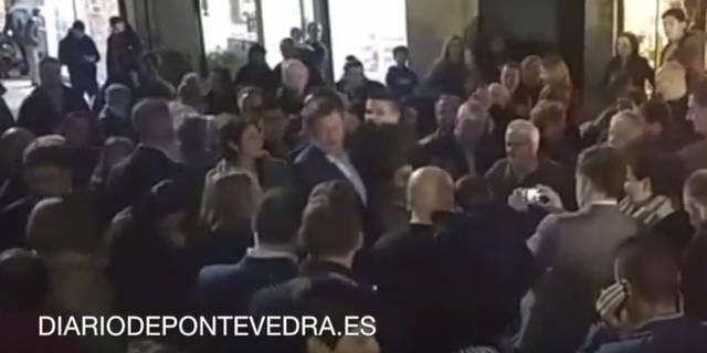 Dura agresión a Rajoy en plena calle