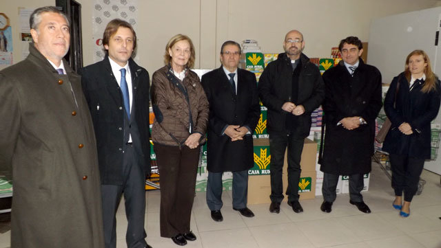 La Fundación Caja Rural Castilla-La Mancha dona 3.000 kilos de alimentos a Cáritas Talavera