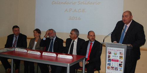 Emotiva y multitudinaria presentación del calendario solidario 2016 de APACE