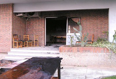 Un individuo se introduce en la zona de Hospital de Día y le prende fuego