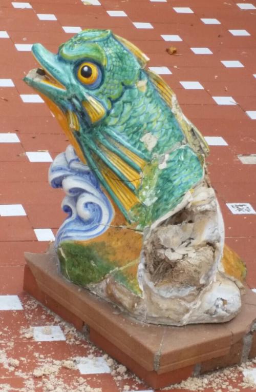 El vandalismo destroza la imagen del emblemático estanque de los patos en los Jardines del Prado