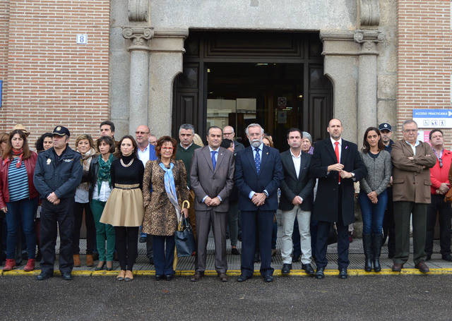 Minuto de silencio contra la violencia de género