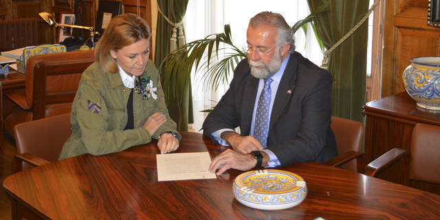 Cospedal apoya a Ramos en el decálogo