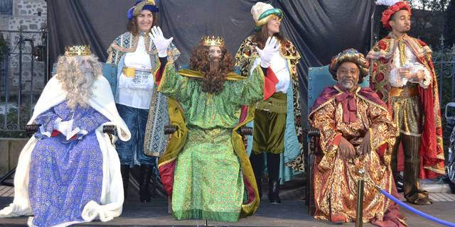 Los Reyes Magos inundan de ilusión la noche de los niños