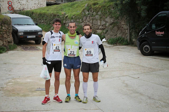 Sergio, primero por la izquierda, durante una carrera esta temporada.