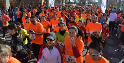 Un millar de corredores salen a la calle por la igualdad de género