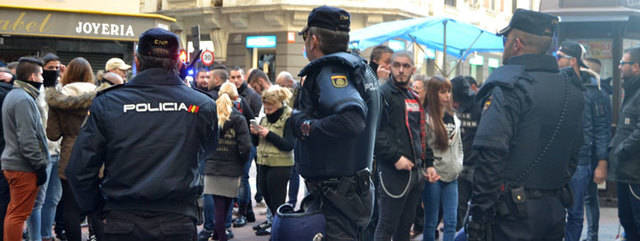 La manifestación contra los recortes impulsada por Liga Joven se desarrolla sin incidentes (vídeo)