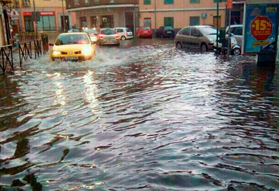 Las calles de Talavera amanecen inundadas por las intensas lluvias de tormenta