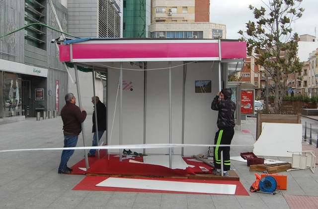 Susto en la Feria de Artesanía por las fuertes rachas de viento