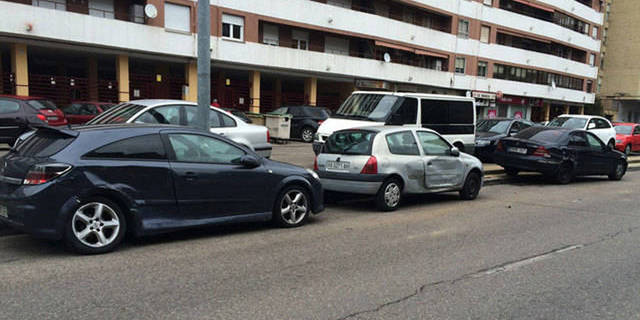 Daña varios vehículos en Avenida de la Constitución y da positivo