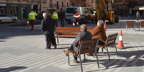 La Plaza del Reloj ya cuenta con nuevo mobiliario