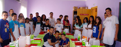 El taller de repostería triunfa en el campamento de verano en Torrijos