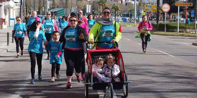 Centenares de personas celebran el Día de la Mujer