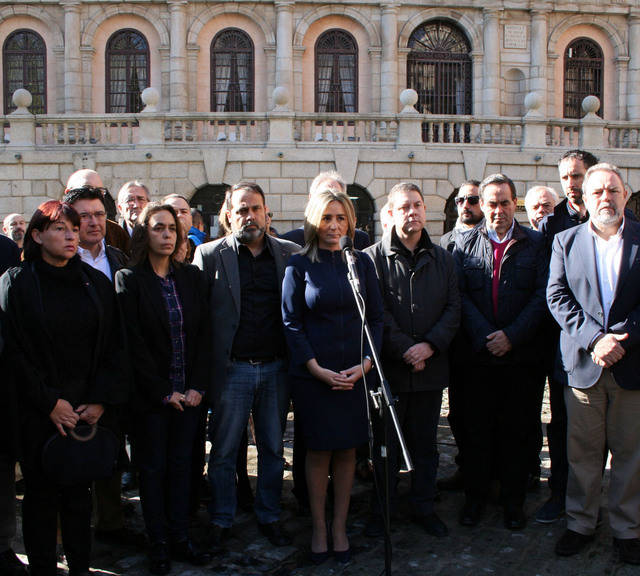 Toledo se concentra para condenar el terrorismo