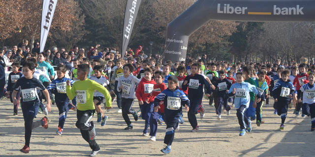 2.000 atletas en Edad Escolar disfrutan de la práctica del atletismo