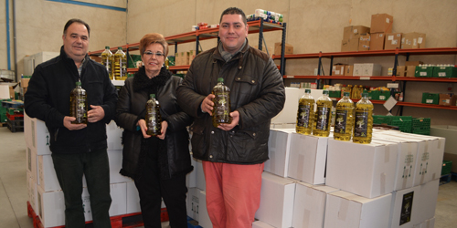 Más de 3.500 litros de aceite de oliva virgen para Cáritas