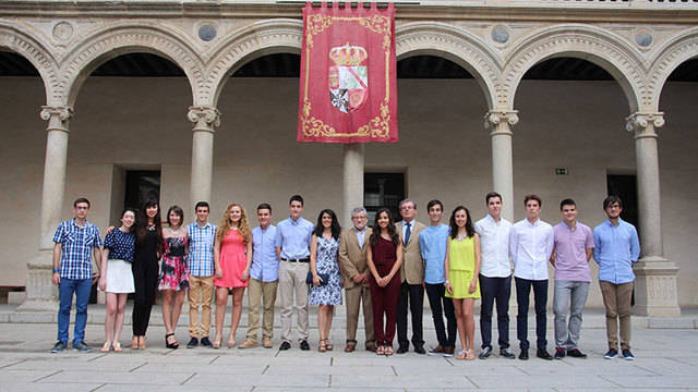 Felpeto anima a estudiar en la UCLM