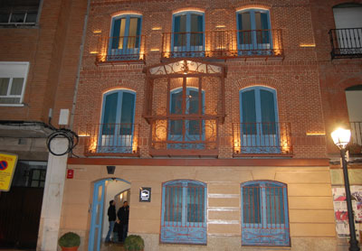 Inauguración oficial de los apartamentos de las ventanas azules en la calle Corredera