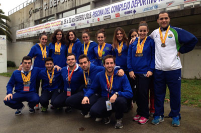 El Club de Natación Aqüis roza la perfección en Pontevedra