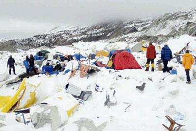 Las familias del toledano y la talaverana que estaban de viaje en Nepal siguen sin novedades desde el sábado