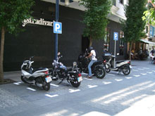 Nueva campaña de prohibición de estacionamientos en aceras de motos