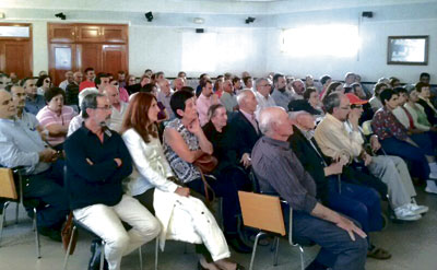 Masiva asistencia a la llamada de la Plataforma ‘Afectados por la cooperativa San Isidro’ de Parrillas