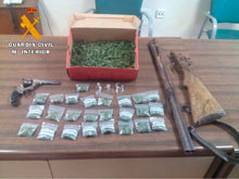 La Guardia Civil detiene a un hombre por tráfico de drogas y tenencia ilícita de armas en La Puebla de Montalbán