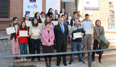 Ramos entrega los diplomas del programa Urban 'Aprende Trabajando'