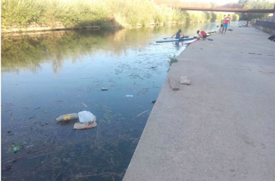 El Club de Piragüismo Talavera-Talak denuncia el estado del río Tajo y sus instalaciones deportivas