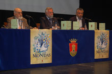 Ballesteros presenta el Facsimil de Mondas basado en el libro de la familia Jiménez de Castro