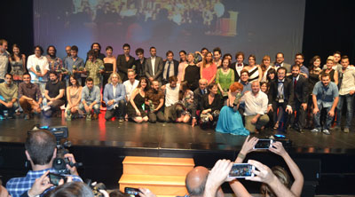 Foto de familia sobre las tablas del Teatro Palenque. JF.