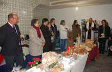 Manos Unidas inaugura la Feria del Dulce de Navidad en la Corredera del Cristo