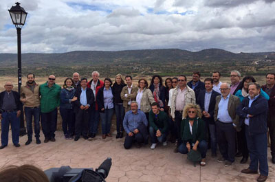 El Grupo Socialista muestra a una treintena de cargos públicos el “estado desolador” de la cabecera del Tajo