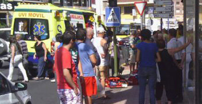 Un hombre de 75 años fallece en plena calle Olivares por causas naturales