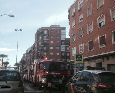 Pequeño incendio en un inmueble de Pío XII esquina con calle Santos Mártires