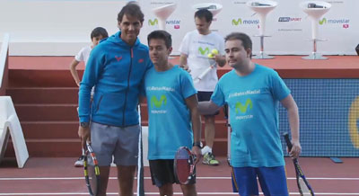 Bernal junto a Nadal y otro de los afortunados del evento.