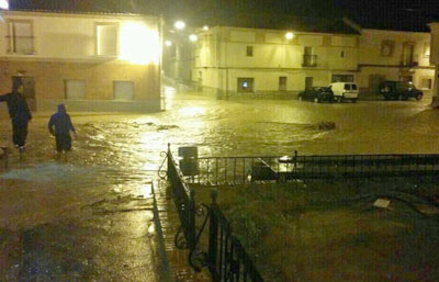 Los vecinos de Cebolla pasan la tarde en alerta por las intensas precipitaciones