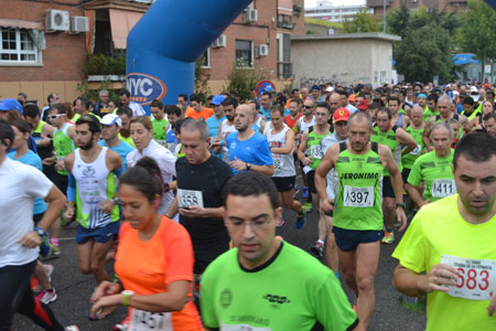 Parte del pelotón en el punto de salida.