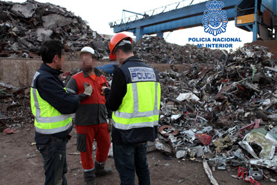 La Policía Nacional detiene a 15 personas vinculadas al sector de la chatarra por estafar dos millones a una empresa siderúrgica 