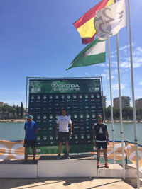 Los talaveranos Perales y Batres, segundo y tercero en la Skoda Triatlon Series de Sevilla