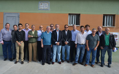 Una placa cerámica bautizó oficialmente al campo Césped 2 como 'Pablo Mela Gómez'