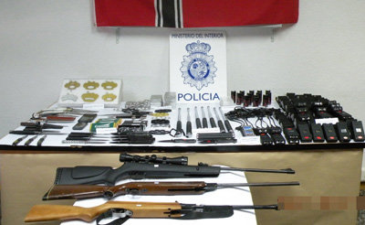 La Policía Nacional desmantela un punto de venta de armas prohibidas a través de Internet