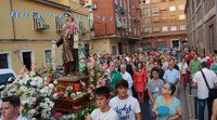 Concurrida procesión de la Virgen del Carmen por las tradicionales calles del barrio