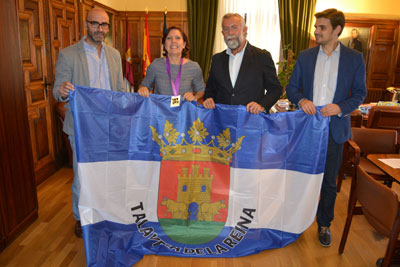 La campeona del Mundo de tiro con arco Begoña Pérez Botrán es recibida en el Ayuntamiento con su medalla de oro