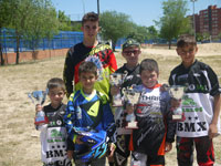 Dos oros y tres platas para Los Pinos en el campeonato de Madrid de BMX