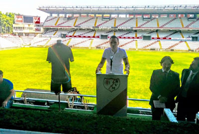 El talaverano Rubén López presentó la segunda equipación del Rayo, dedicada a los ‘héroes anónimos’