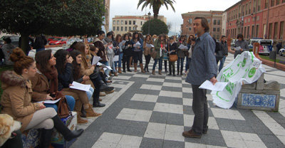 La Universidad retoma sus clases en la calle con el fin de convertirse en un foro social