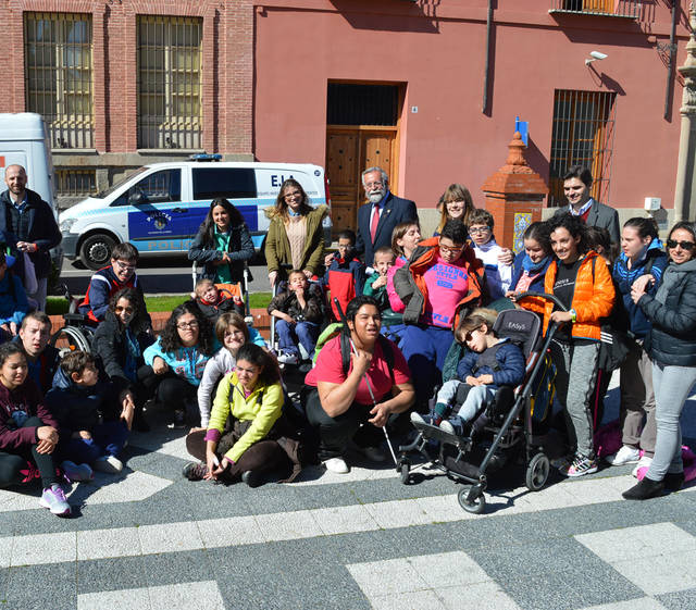 Los alumnos del BIOS, en la Plaza del Pan