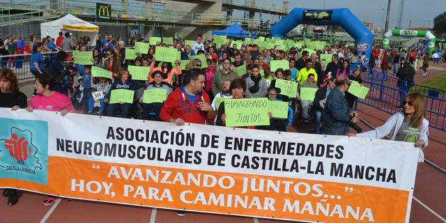 2.000 personas apoyan a ASEM-CLM en la IX Carrera Solidaria